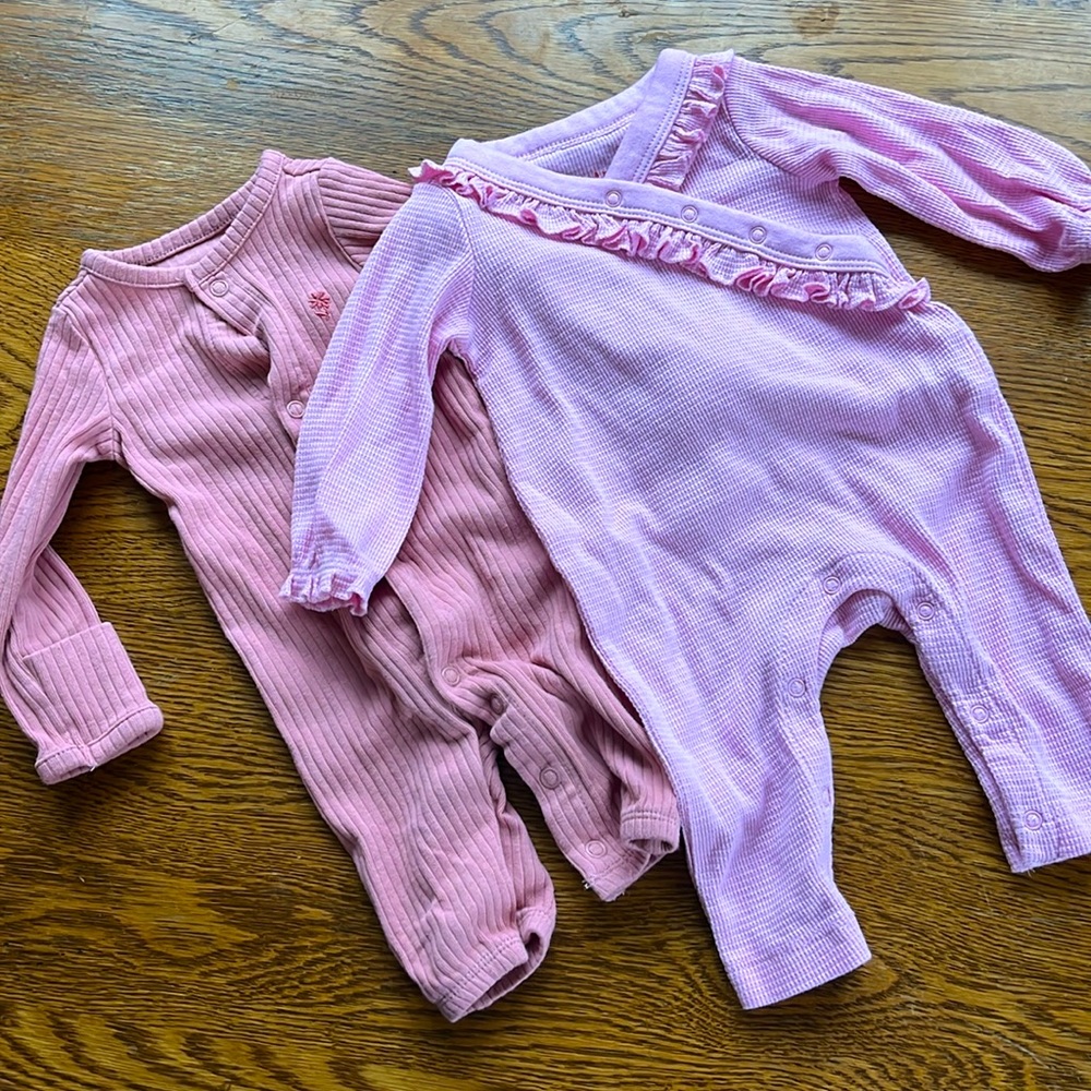 NB onesies 🎀